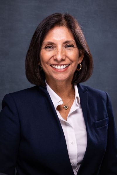 Martha Diaz Aszkenazy is the chair of the National Newspaper Association and the publisher of The San Fernando Valley (California) Sun/El Sol Newspapers Martha Diaz Aszkenazy is the chair of the National Newspaper Association and the publisher of The San Fernando Valley (California) Sun/El Sol Newspapers