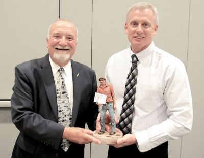 Brian Hunhoff (right) of the Yankton County (SD) Observer receives the 2019 Eugene Cervi Award from Gary Sosniecki of the International Society of Weekly Newspaper Editors. ISWNE is a group of 300 journalists from the U.S., Canada, England, Australia, Nepal, Ireland and other countries. Brian Hunhoff (right) of the Yankton County (SD) Observer receives the 2019 Eugene Cervi Award from Gary Sosniecki of the International Society of Weekly Newspaper Editors. ISWNE is a group of 300 journalists from the U.S., Canada, England, Australia, Nepal, Ireland and other countries.