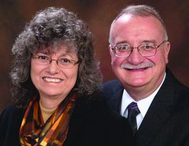 Helen and Gary Sosniecki of Lebanon, Missouri, are retired from 43-year careers that included owning three weeklies, publishing a small-town daily and serving as vendors to the newspaper industry. Helen and Gary Sosniecki of Lebanon, Missouri, are retired from 43-year careers that included owning three weeklies, publishing a small-town daily and serving as vendors to the newspaper industry.