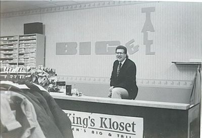 Jay Prauner poses behind the counter at King’s Kloset in 1990. (Daily News archives) Jay Prauner poses behind the counter at King’s Kloset in 1990. (Daily News archives)