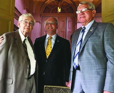 Former Ruston Daily Leader publisher Tom Kelly (left) attends a Louisiana Press Association event in 2019. To his right are Gov. John Bel Edwards and state Senator Jim Fannin of Jonesboro. (Photo by Jerry Pye)